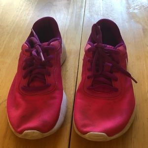 Nike Shoes - Girls Nike Roshe Nike Shoes - Girls Nike Roshe